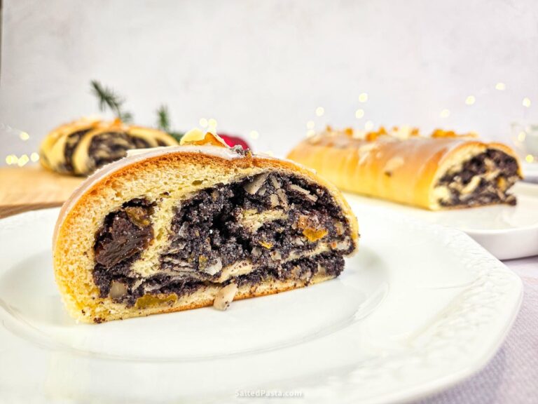 Polish makowiec - poppy seed roll