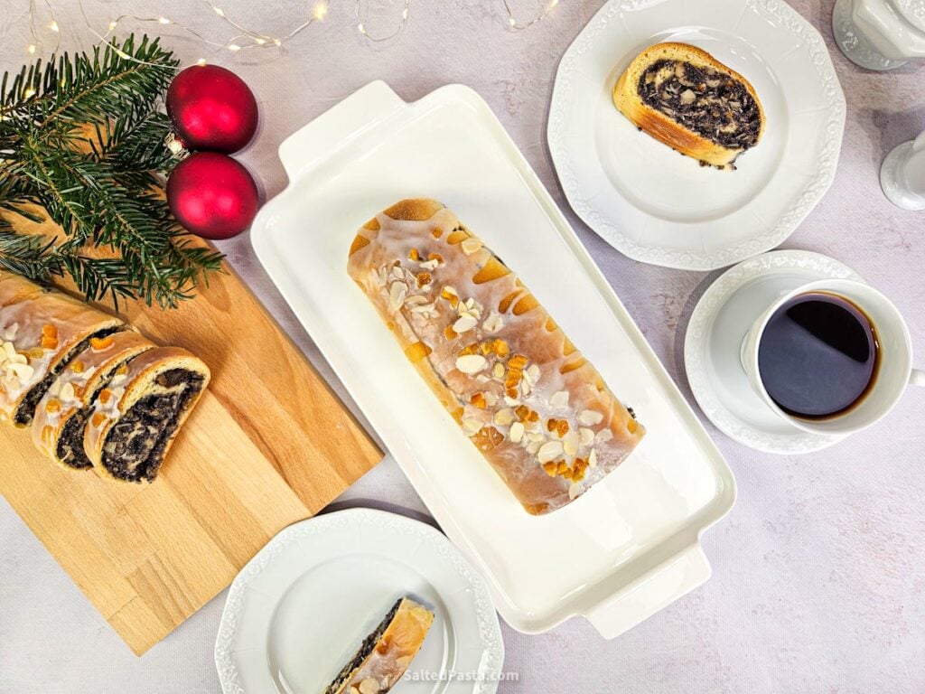 Polish makowiec - poppy seed roll