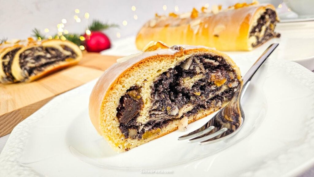 Polish makowiec - poppy seed roll
