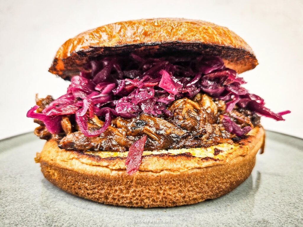 Pulled pork in a bun with red cabbage