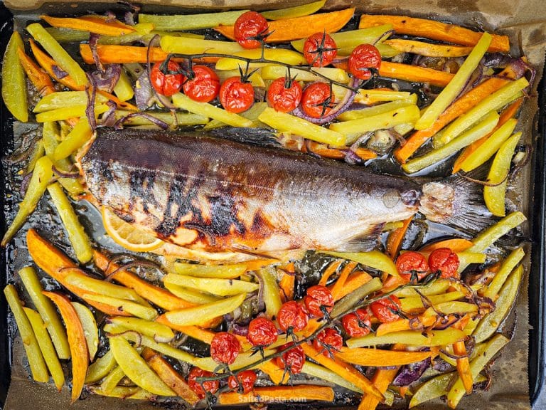 Dziki łosoś pieczony w całości (tusza)